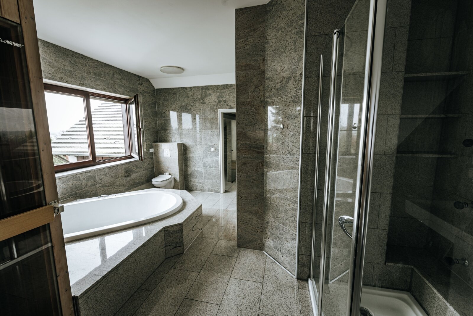 Stadtbergen: Elegante 4 ZKB mit Balkon Loggia in Topp Lage Stadtbergen: Elegante 4 ZKB mit Balkon Loggia in Topp Lage